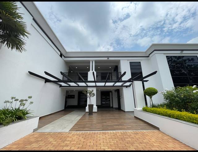 210M² OFFICE TO LET IN BRYANSTON